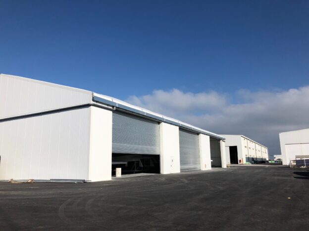 Lauralu Insulated temporary buildings with opening shutters